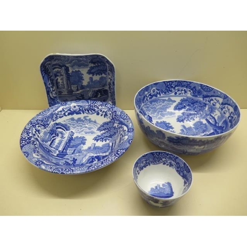 494 - Four Copeland Spode blue and white pottery pieces decorated in the 'Italian' pattern comprising a bo... 