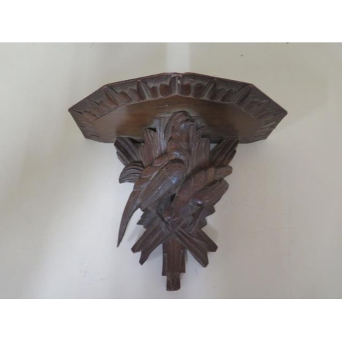 519 - A Victorian carved Black Forest wall bracket featuring a pair of pheasants, 23cm wide x 19cm deep, m... 