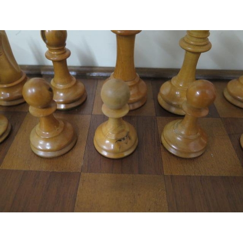 524 - A weighted chess set and board, height of King 10.5cm, board 47cm x 47cm, all good apart from slight... 