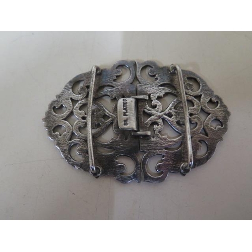 609 - A silver plated nurses buckle, 8cm x 5.5cm, in good condition