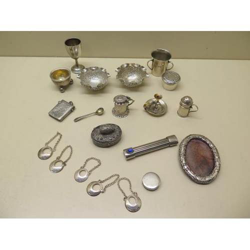 614 - A collection of miniature / small silver and white metal. A scarce C18th Birmingham pill box, 1799, ... 