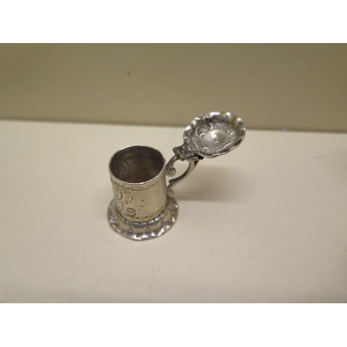 614 - A collection of miniature / small silver and white metal. A scarce C18th Birmingham pill box, 1799, ... 