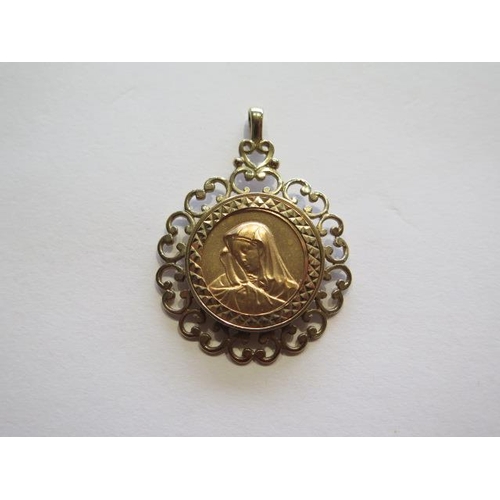 712 - A 9ct gold medallion in a hallmarked 9ct gold pendant mount, 4cm tall, approx 6.9 grams, in good con... 