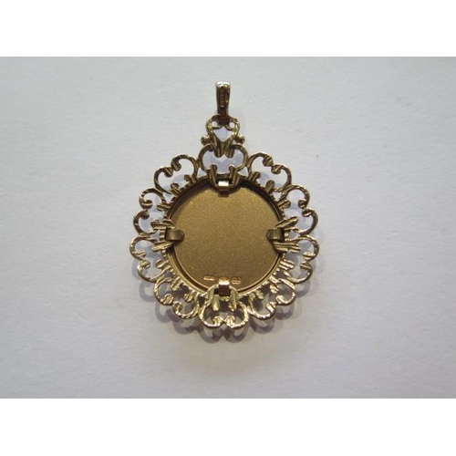 712 - A 9ct gold medallion in a hallmarked 9ct gold pendant mount, 4cm tall, approx 6.9 grams, in good con... 