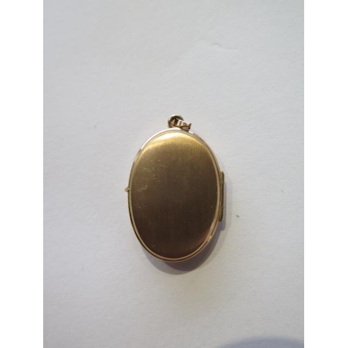 714 - A hallmarked 9ct yellow gold locket, 2.5cm x 2cm, approx 3.5 grams, in good condition (717D)