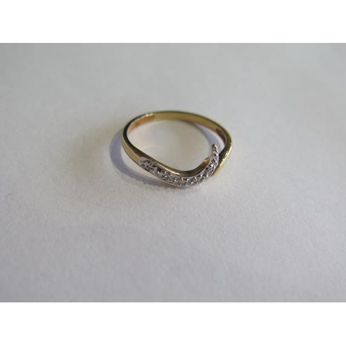 722 - A 9ct yellow gold diamond ring, not hallmarked but old, test mark to inside of shank, size N, approx... 