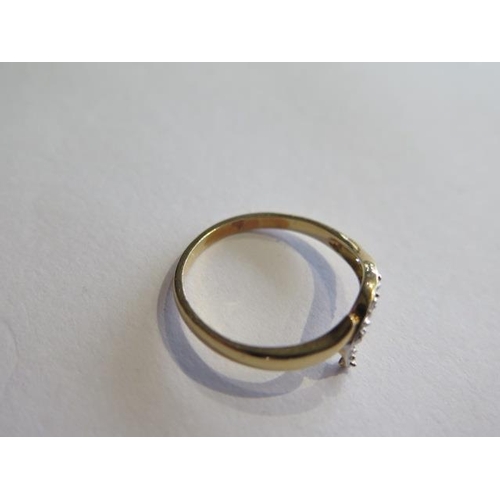 722 - A 9ct yellow gold diamond ring, not hallmarked but old, test mark to inside of shank, size N, approx... 