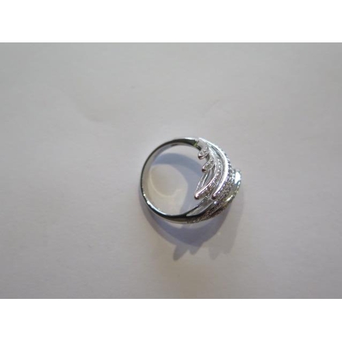 732 - An 18ct white gold diamond spray ring, marked 18K and 0.75, size O, approx 6.8 grams in good conditi... 