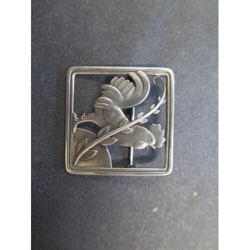 740 - A Georg Jensen sterling silver cockerel brooch designed by Arno Malinowski, no 276, 38mm wide, in ge... 