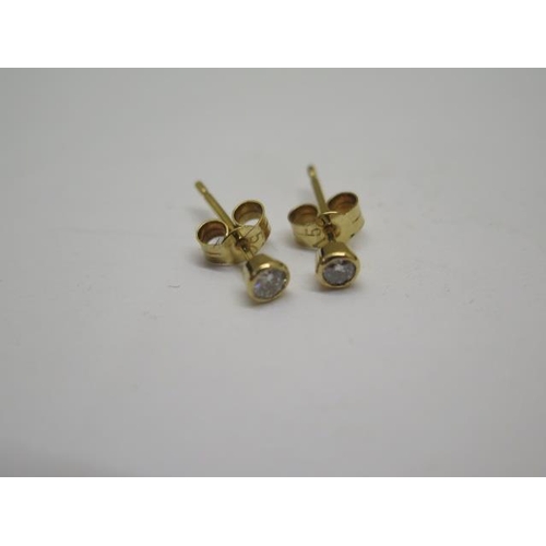 746 - A pair of 18ct yellow gold and diamond stud earrings, each approx 0.06ct