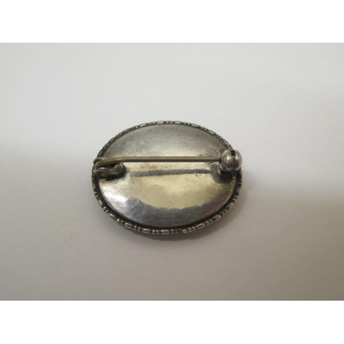 750 - A silver bluejohn brooch, 28mm x 22mm, in good condition