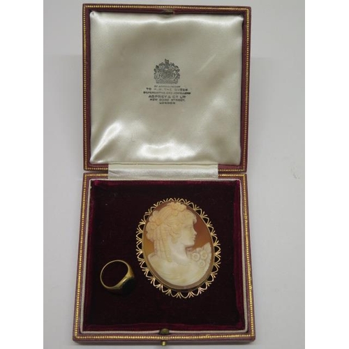 830 - A 9ct yellow gold cameo, 6cm x 4.7cm, generally good, approx 17.2 grams, and an 18ct hallmarked gold... 