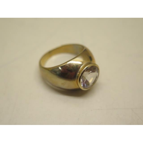 834 - Two GTV 9ct yellow gold rings, one with 3 colour change garnets with certificate, size N, the other ... 