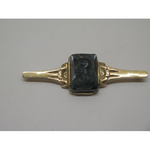 837 - A 10ct yellow gold blood stone classical style brooch, 7cm long, approx 10 grams, in reasonably good... 