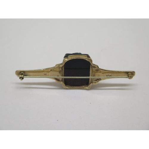 837 - A 10ct yellow gold blood stone classical style brooch, 7cm long, approx 10 grams, in reasonably good... 