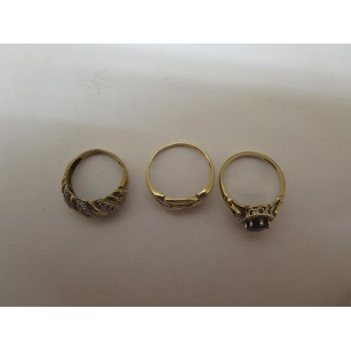 849 - An 18ct gold ring, approx 2.6 grams, size K, and three 9ct dress rings, approx 8.4 grams