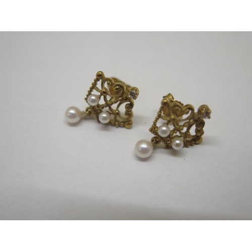 856 - A pair of Stuart Devlin The Royal Crown Tiara earrings in 18ct with pearls and diamonds, approx 3 gr... 