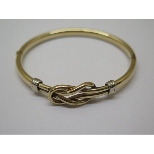 859 - A 9ct gold hinged bangle, 7cm x 6cm external, approx 13.7 grams, in good condition and clasp working