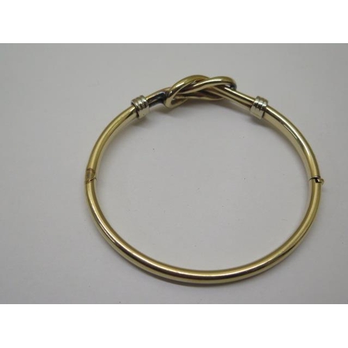 859 - A 9ct gold hinged bangle, 7cm x 6cm external, approx 13.7 grams, in good condition and clasp working