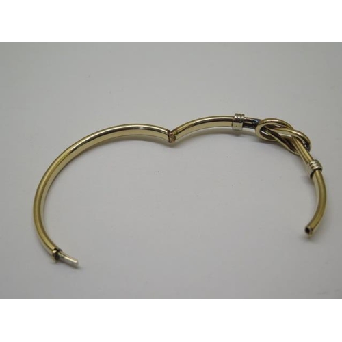 859 - A 9ct gold hinged bangle, 7cm x 6cm external, approx 13.7 grams, in good condition and clasp working