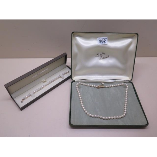 862 - A string of pearls with a 9ct clasp, 50cm long, and a 19cm pearl bracelet with 9ct clasp, both in go... 