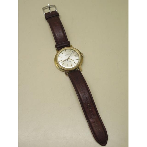 960 - A gents gold plated case Wostock wristwatch, the dial with date window at 3 o'clock and central seco... 