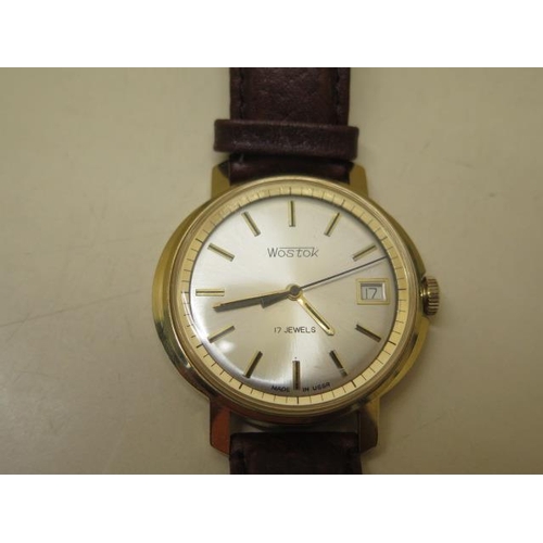 960 - A gents gold plated case Wostock wristwatch, the dial with date window at 3 o'clock and central seco... 