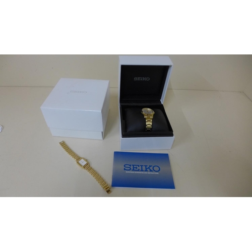 606 - A ladies Seiko Sapphire 100m quartz wristwatch boxed, and a Seiko bracelet watch both running