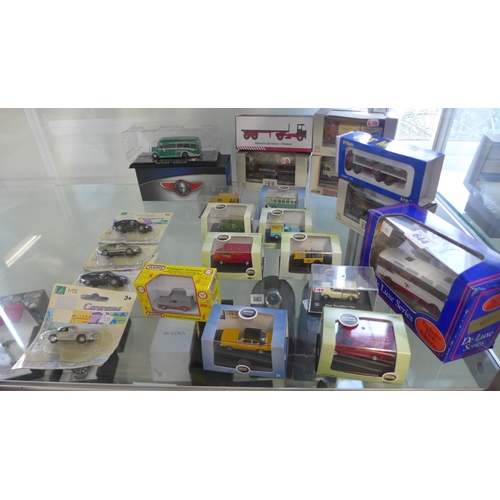 644 - A collection of 22 diecast trucks, vans and cars including Oxford commercials, EFE