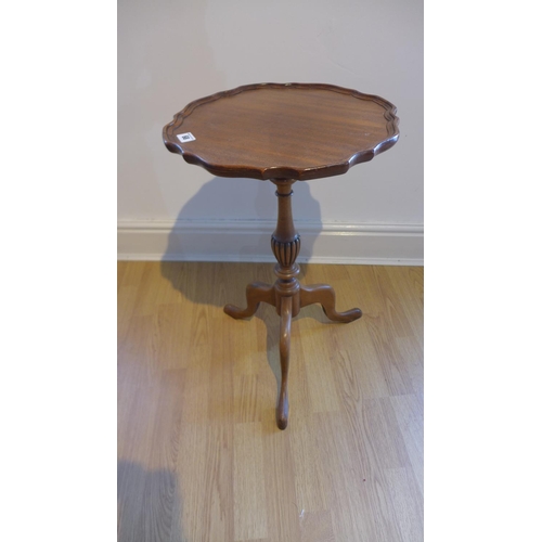 68 - A Georgian style mahogany wine table in generally good condition, 64cm tall x 38cm diameter