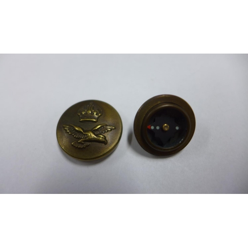 681 - A WWII Special Operations Escape compass concealed in an RAF Cheney button, 23mm diameter, in genera... 