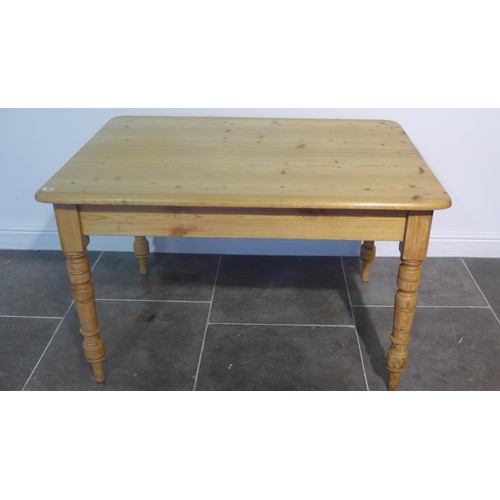 100 - A late Victorian/Edwardian pine kitchen table - Height 73cm x 122cm x 90cm