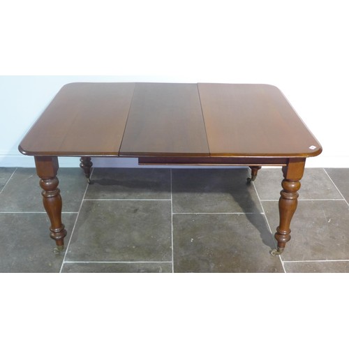 101 - A Victorian mahogany pull out dining table with one leaf on turned legs - Height 71cm x 144cm x 103c... 