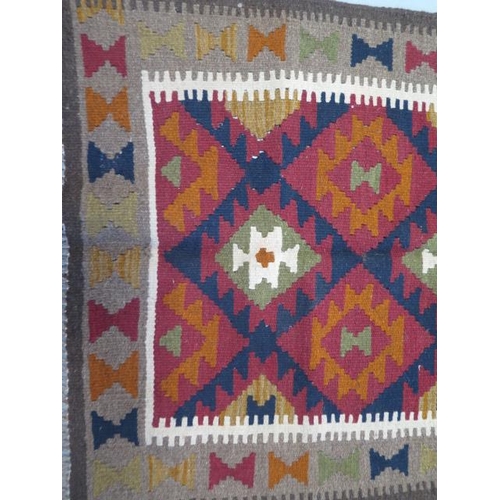 133 - A hand knotted woollen Maimana Kilim rug - 133cm x 87cm