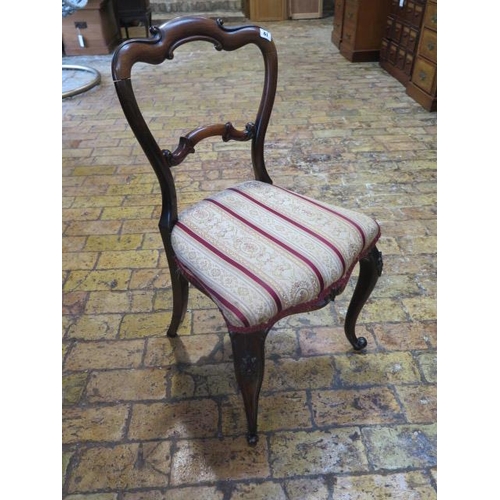 61 - A pretty 19th century rosewood upholstered side chair on carved cabriole legs - in good overall cond... 