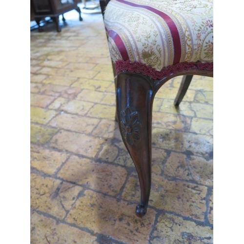 61 - A pretty 19th century rosewood upholstered side chair on carved cabriole legs - in good overall cond... 