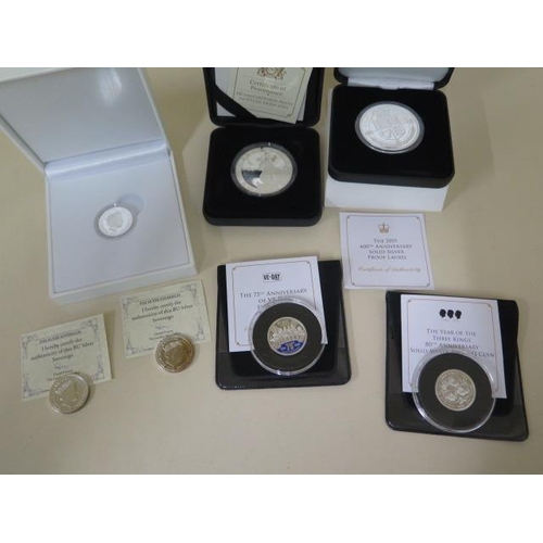 690 - Three silver Sovereigns 2019, one boxed, a 75th Anniversary VE day proof 1 dollar, three Kings silve... 