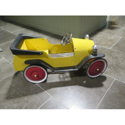 701 - A metal childs pedal car modelled on a bull nose Morris - Length 90cm - in good usable working order