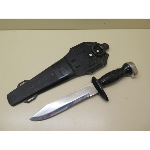 1024 - A Military style Nesco Playright drivers knife with sheath, stainless steel serrated and straight ed... 