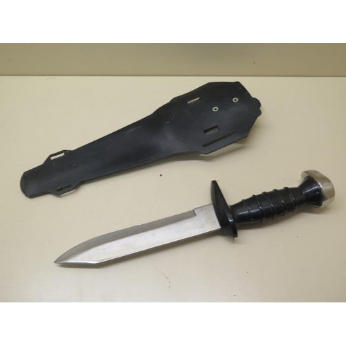 1024 - A Military style Nesco Playright drivers knife with sheath, stainless steel serrated and straight ed... 