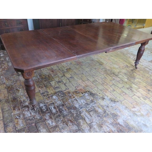 70 - A late Victorian walnut two leaf wind out dining table on reeded legs - height 74cm x width 122cm, e... 