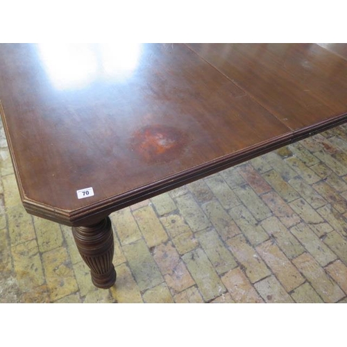 70 - A late Victorian walnut two leaf wind out dining table on reeded legs - height 74cm x width 122cm, e... 