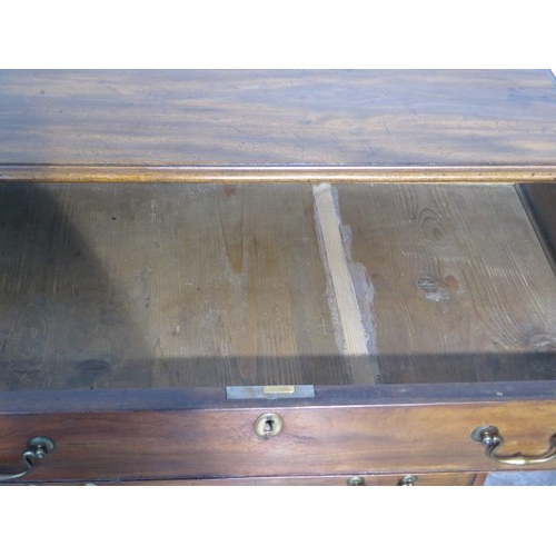 81 - A good quality Georgian mahogany four drawer chest of small proportions on shaped bracket feet - hei... 