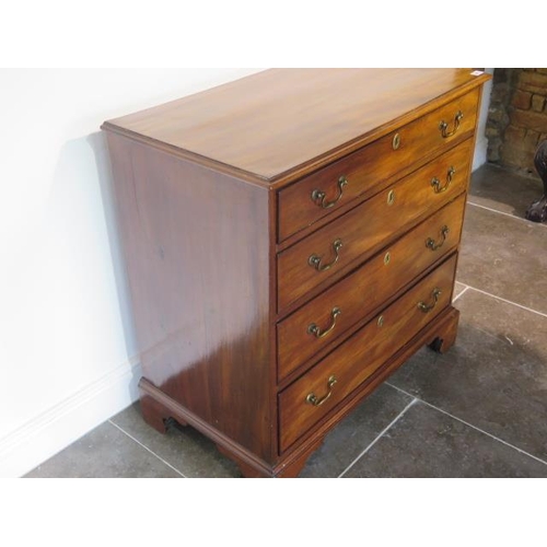 81 - A good quality Georgian mahogany four drawer chest of small proportions on shaped bracket feet - hei... 