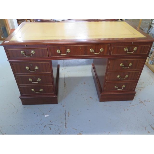 1 - A good quality modern mahogany desk with a leather inset top above two slides and nine drawers, 137c... 