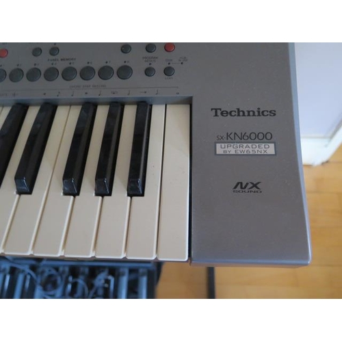 10 - A Technics sx KN6000 electric piano organ on stand with foot pedals, in working order