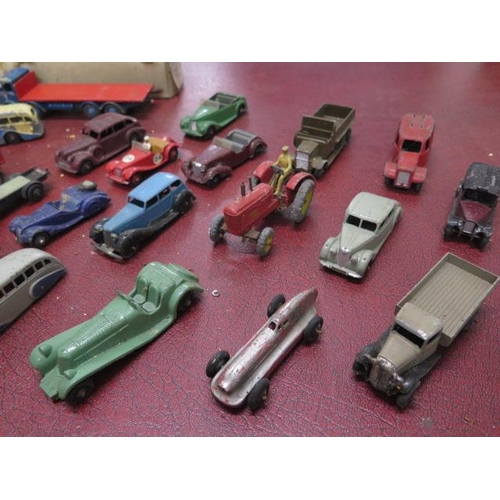 928 - A collection of 23 vintage diecast vehicles mostly Dinky including a Foden flat bed truck 502 with b... 