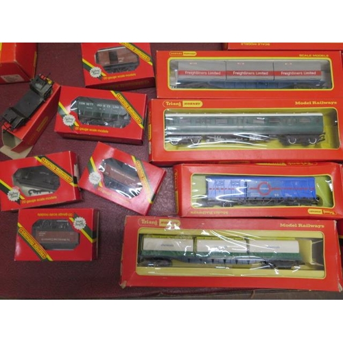 931 - A good lot of Hornby OO gauge rolling stock and accessories mostly boxed, nothing has been checked t... 