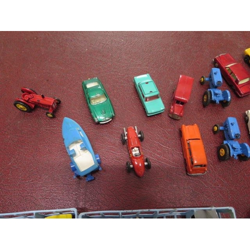 933 - A collection of Matchbox and other Diecast vehicles with a Matchbox collectors case, a Lamborghini w... 