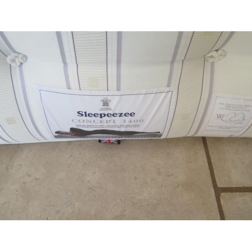 13 - A good quality oak bed, 4' 6